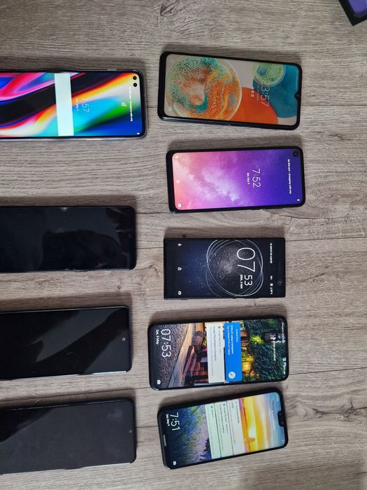Lot de telefoane full box in stare foarte buna(unele sunt noi)