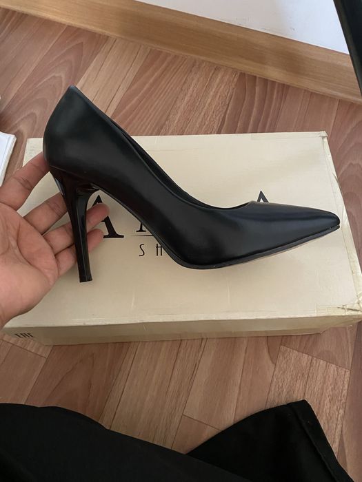 Продам туфли и сланцы