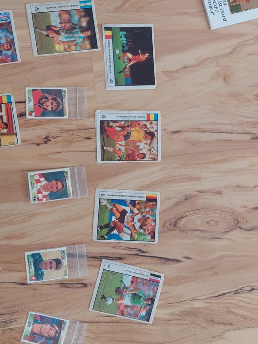 Cartonașe fifa de la cupa mondială din 1990 bune și nu sunt rupte