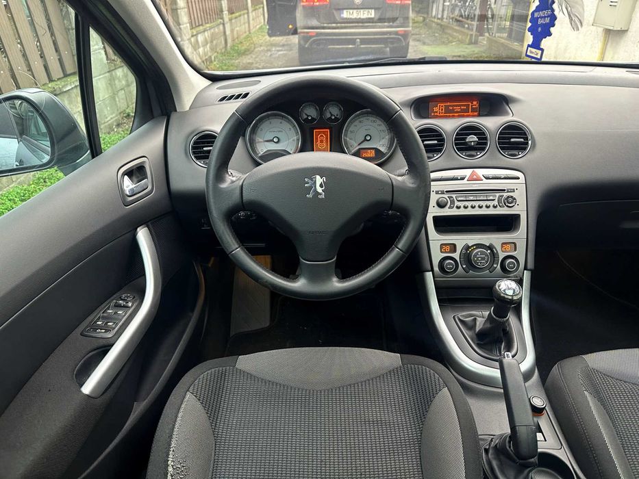 Peugeot 308 1.6i 150 CP | AN 2008 EURO 4 | Panoramic | CLIMA | Senzori parcare | CASH sau RATE | Garantie | Livrare