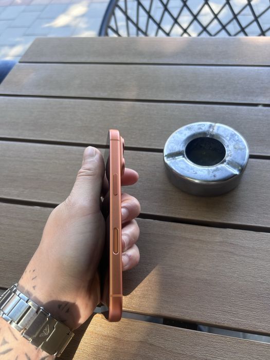 Продавам iphone 17 pro 256gb