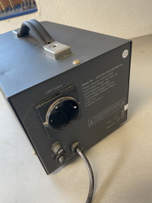 Stabilizator tensiune cu seromotor Well Secura 500 – 500VA / 300W