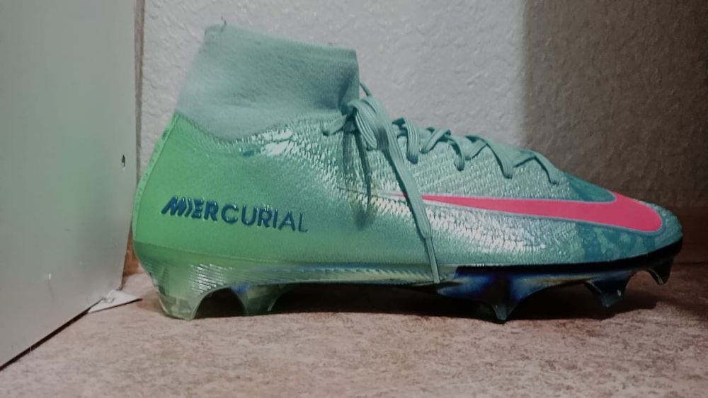 Продам красаовки nike