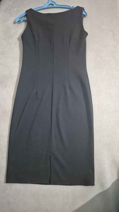 Чёрное платье приталинное