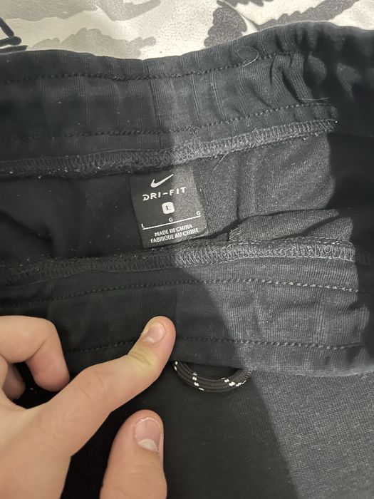 Pantaloni tech negri