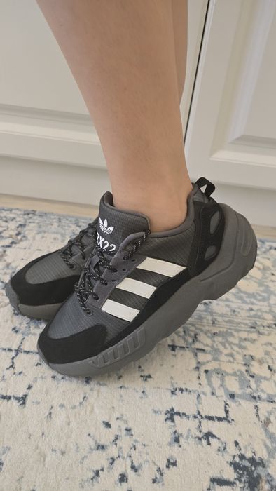 Adidasi Adidas marimea 38