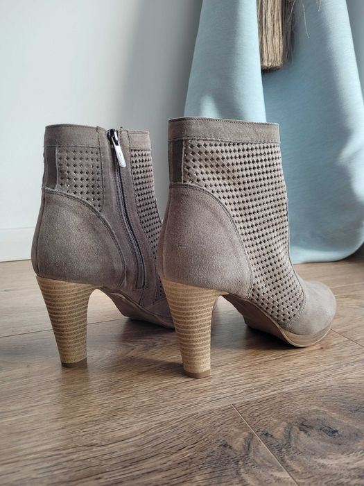 Cizme Lazzarini noi, piele întoarsă, EUR 39, preț redus 50%