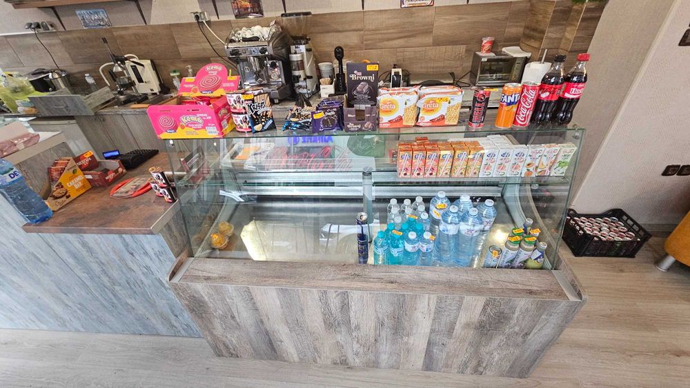 Витрина хоризонтална охлаждаща с допълнителни охлаждащи шкафове