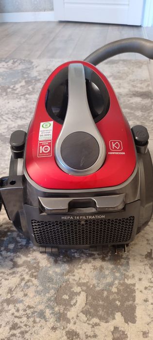 Пылесос LG в идеальном состоянии