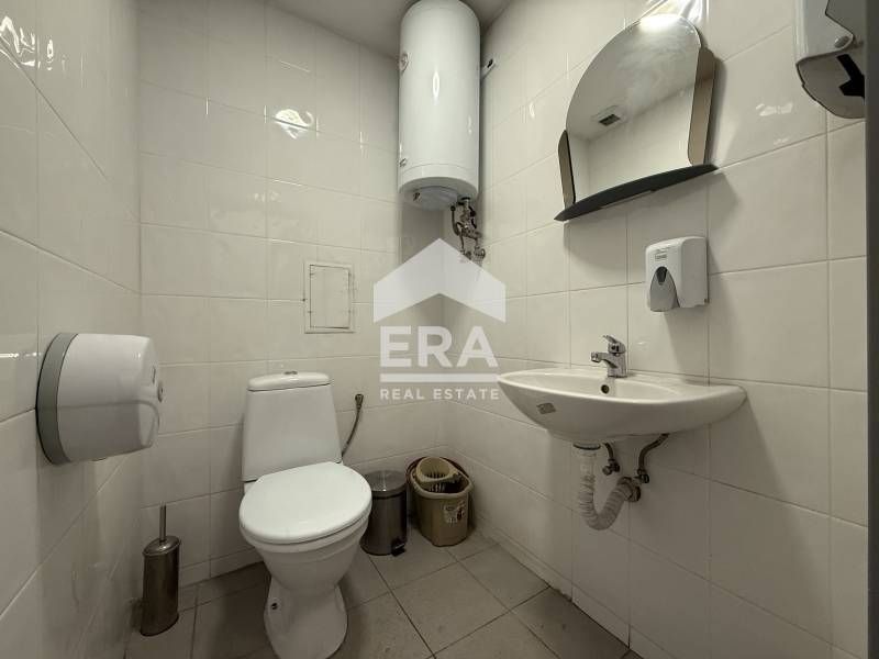 Търговски обект под наем на централна локация в кв. Надежда