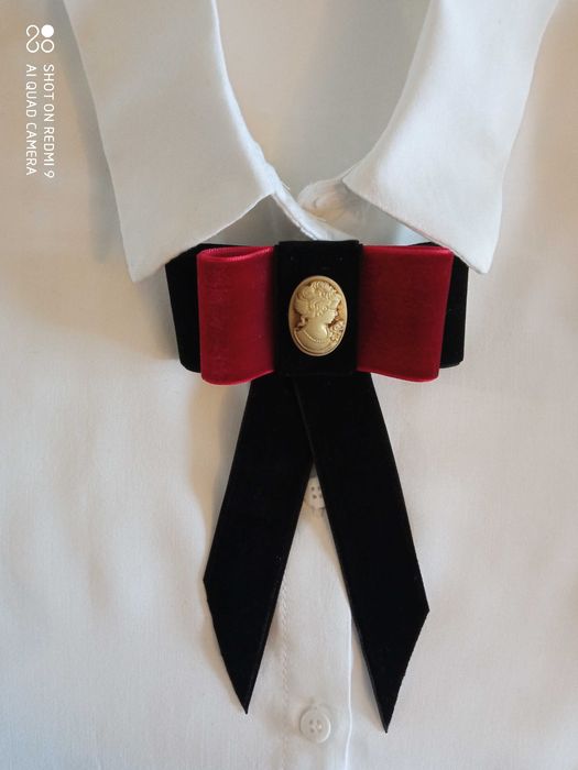 Broșă papion din catifea și dantela