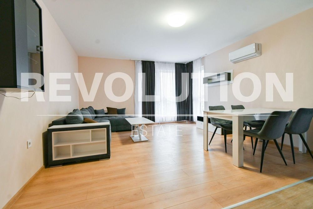 Тристаен апартамент в ж.к. Дружба 2 .