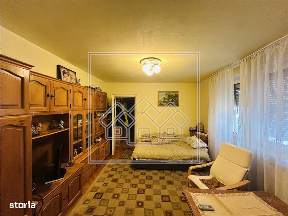 Apartament 3 camere, zona Cedonia, cu balcon, la cheie — fotografia 3