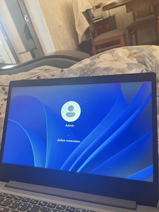 Ноутбук Lenova в хоршем