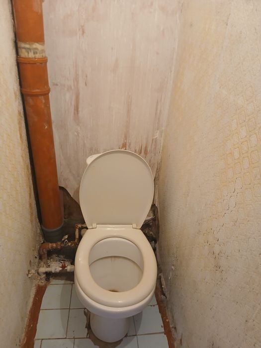 Унитаз   находится  орбита