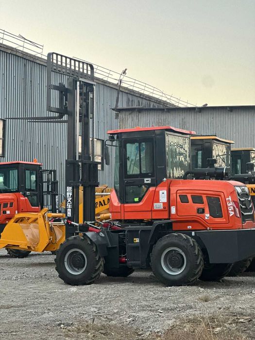 Погрузчик вилочный 4х4 3тонны