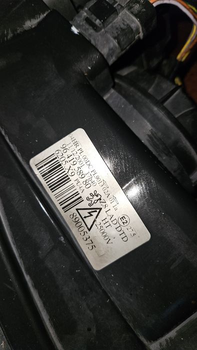 Фарове Ксенон за Пежо 607