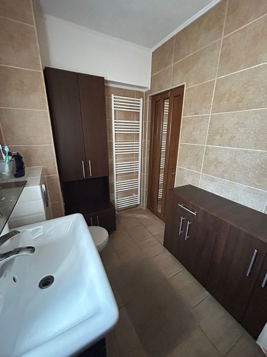 Inchiriez apartament