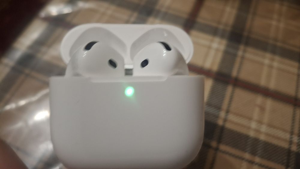 Apple  AirPods   4     срочно
