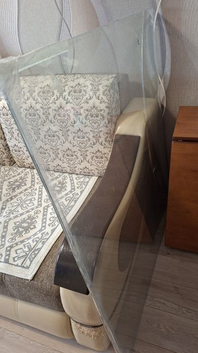 Стекло 2 шт снято с оконной пластиковой рамы балкона, большие стекла