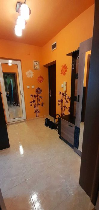 Двустаен нов, напълно обзаведен в центъра на Хисаря