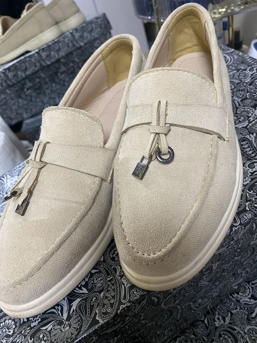 Makasina  loro piano.