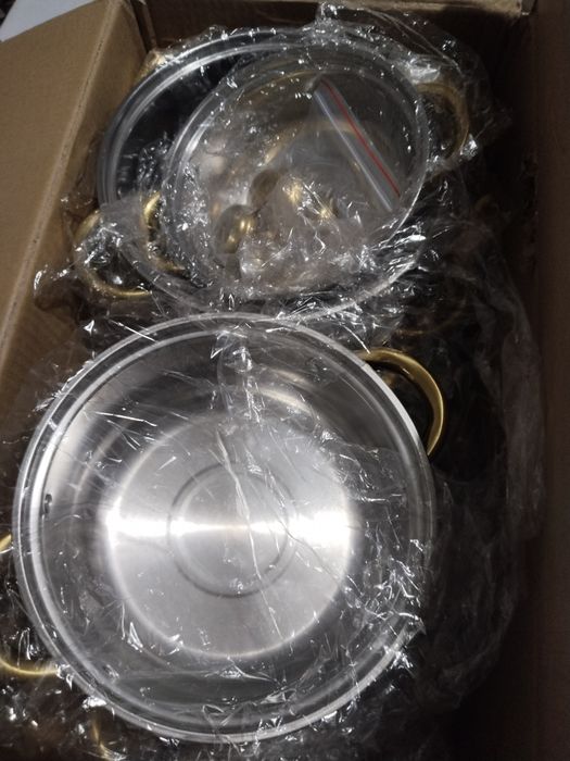 Набор кастрюль .