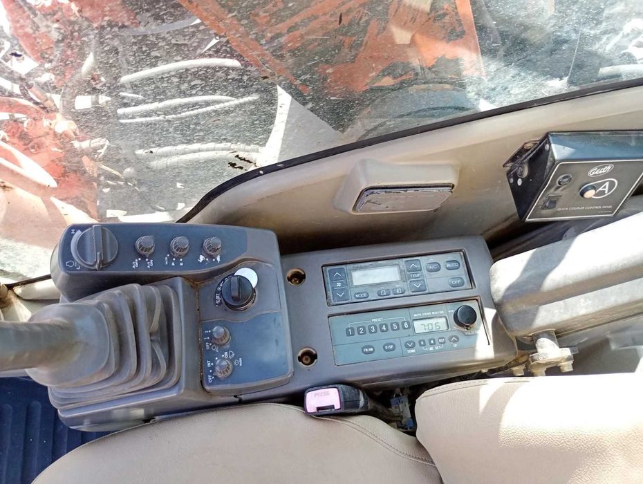 Багер Hitachi ZX240N-3