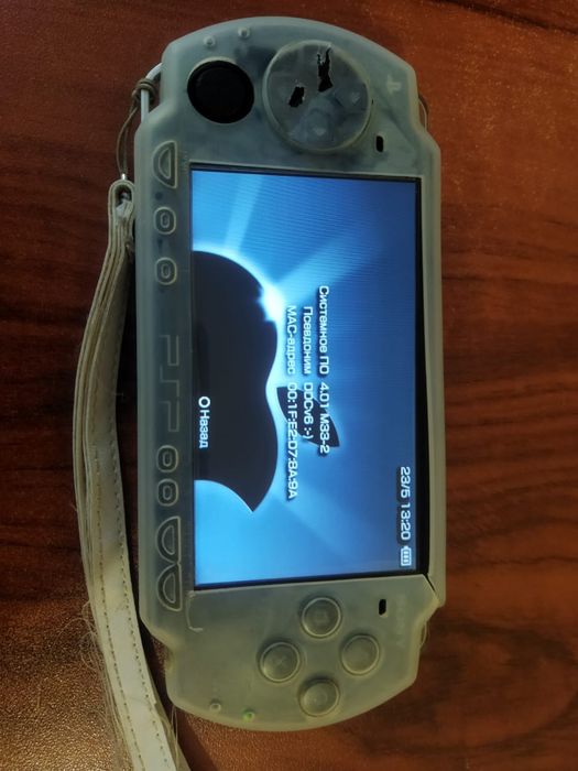 Продам портативную приставку psp 2000
