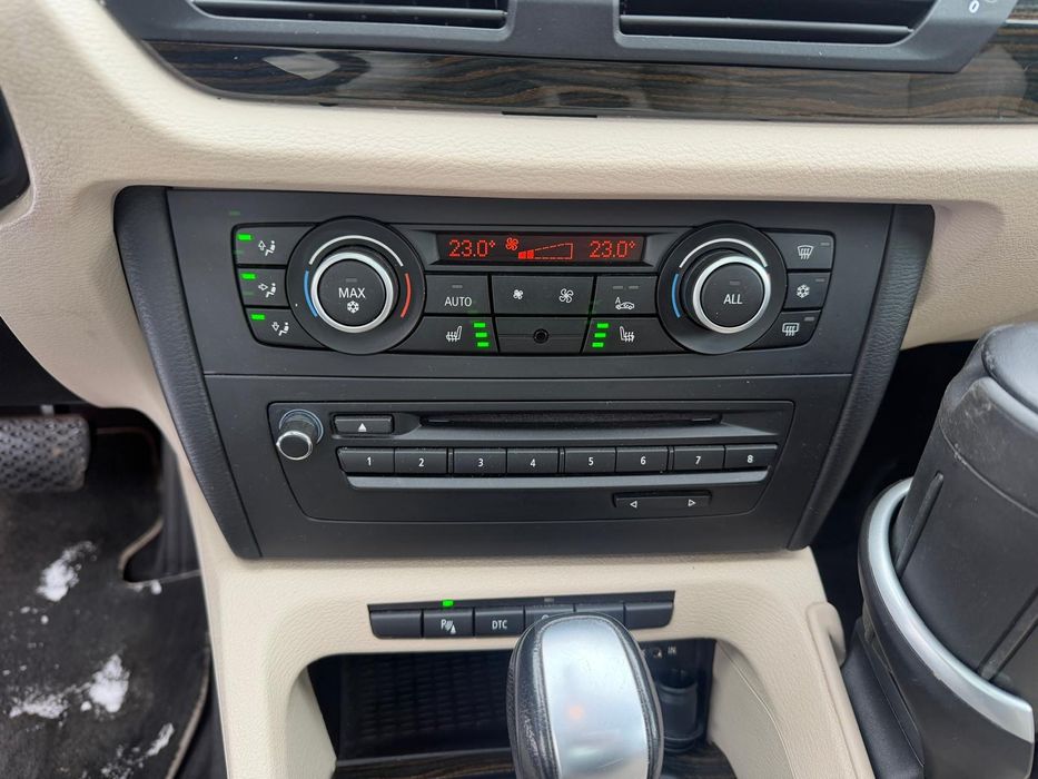 Vând BMW X1  2.0D 177 CP X-drive Panoramic