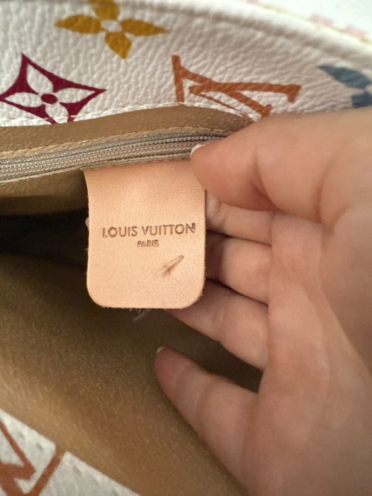 Чанта Louis Vuitton и Чанта VALENTINO