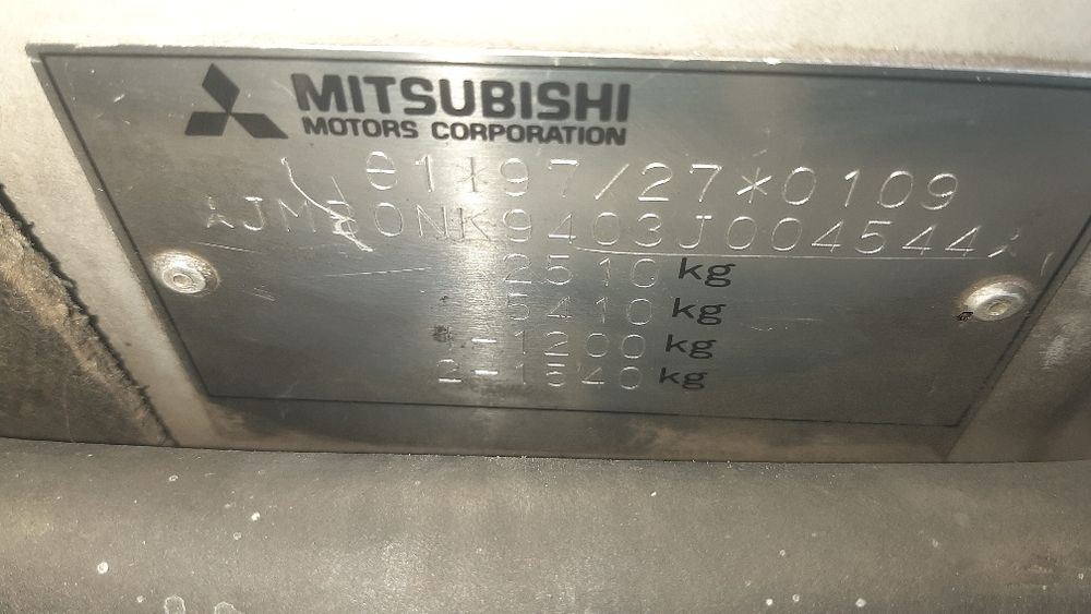 Dezmembrez Mitsubishi Pajero Sport