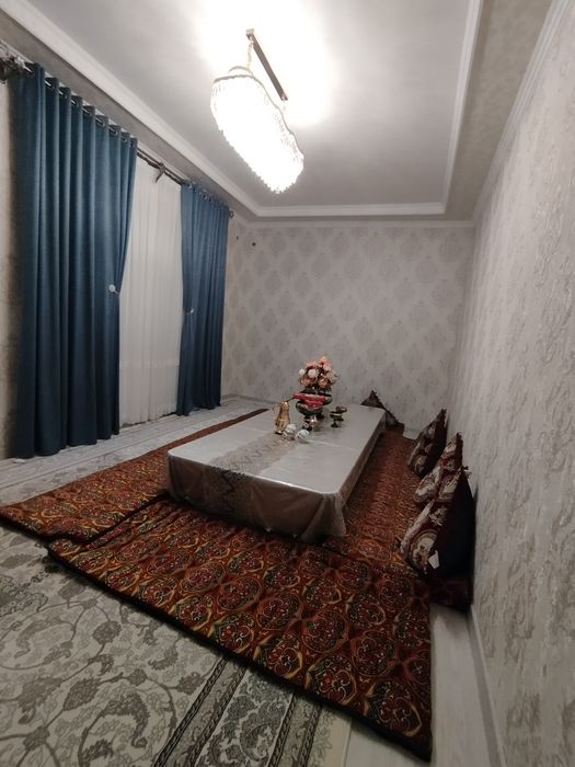 Yangi qurilgan 3.5 sotihli xovli sotiladi. Xonalar soni 6 ta. s/uz 2