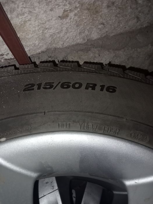 Шины с дисками в идеальном состояние.