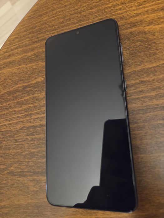 Телефон Samsung S21