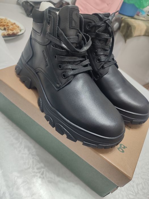 Продается чёрные ботинки