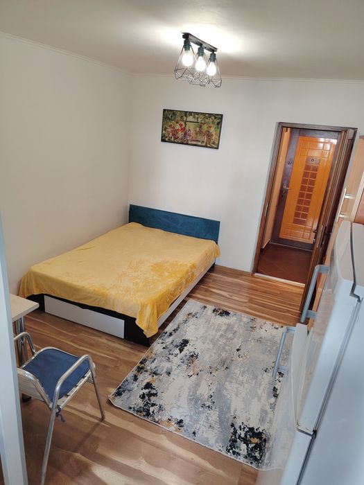PF închiriez garsonieră Galata- 1300 lei