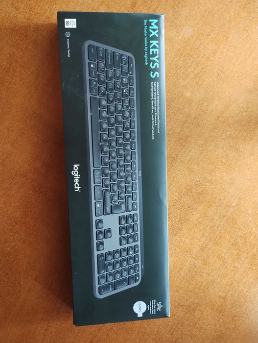 Продава чисто нова безжична клавиатура Logitech Mx keys s