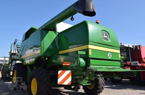 Комбайн John Deere W650.