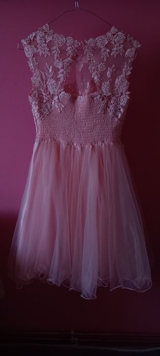 Rochie roz pudrat cu dantela și tulle