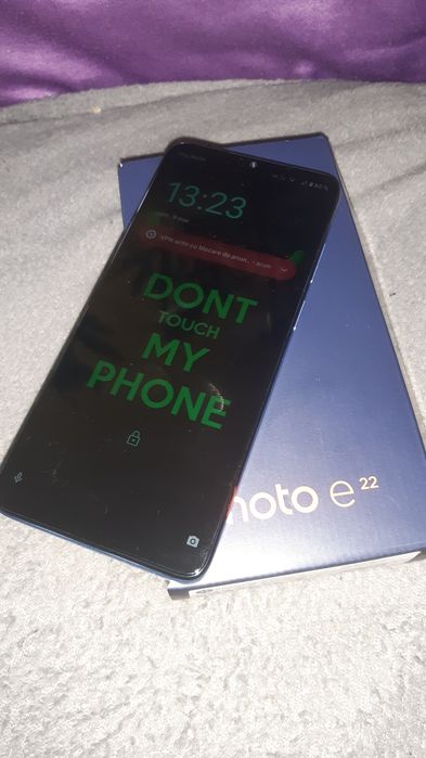 Motorola E22 albastru.