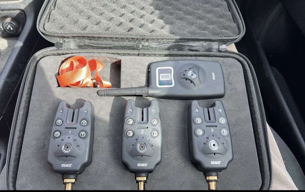 Въдици+ стойка+ макари