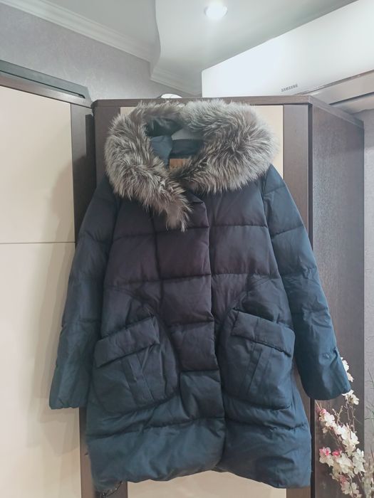 Продам пуховик ,песцовый капюшон