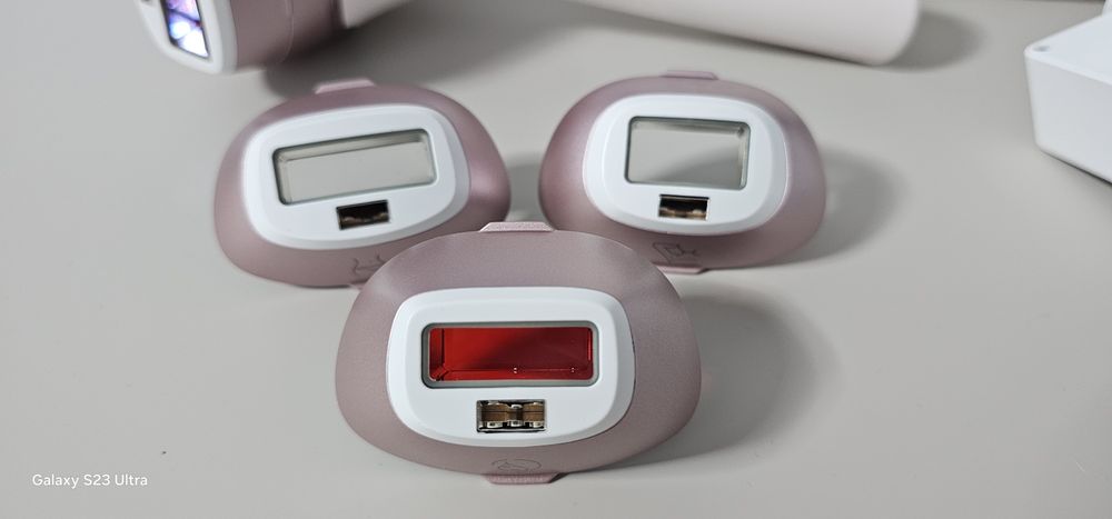 Фотоепилатор Philips Lumea BRI958