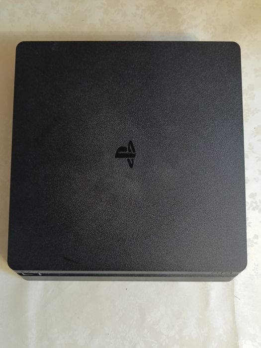Playstation 4 slim