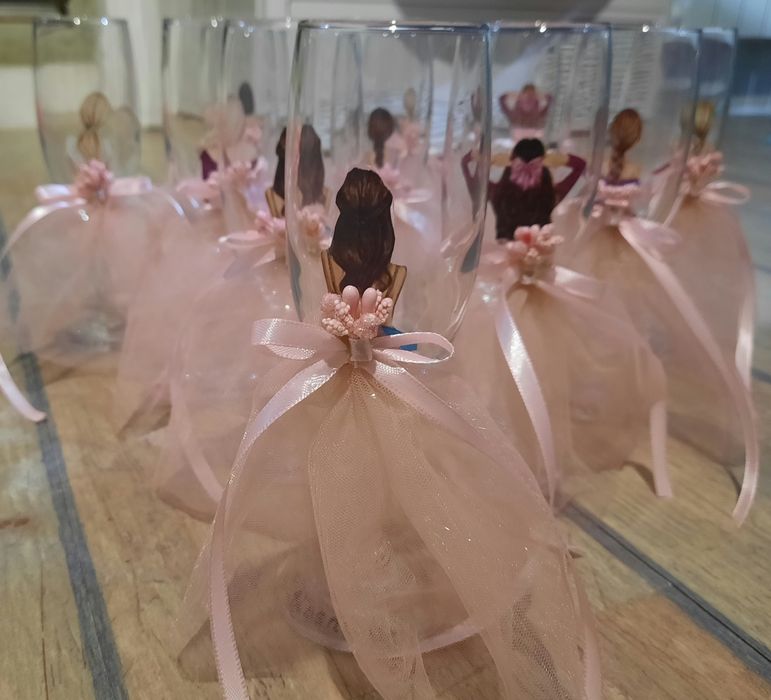 Чаши и гривни дъска  за моминско парти