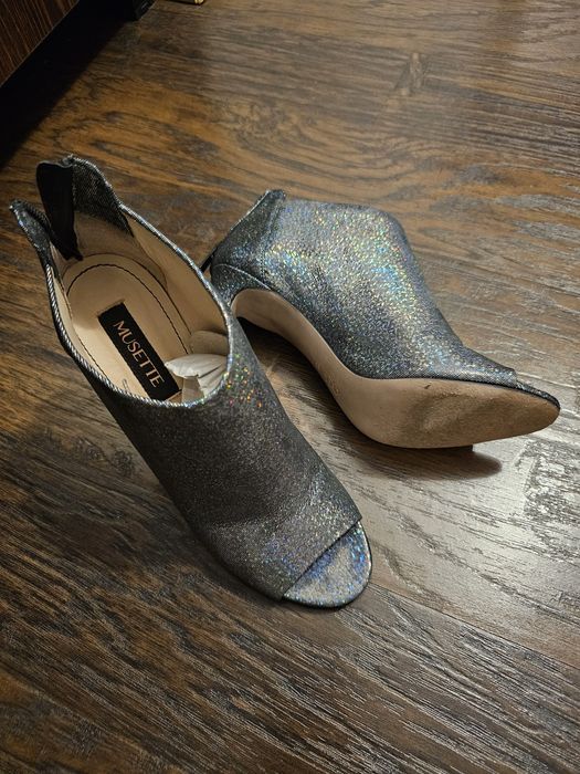 Vând sandale Musette