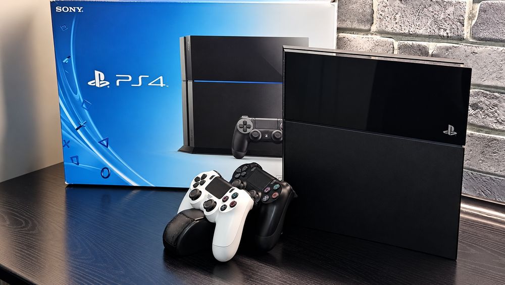 Продам Playstation 4 fat