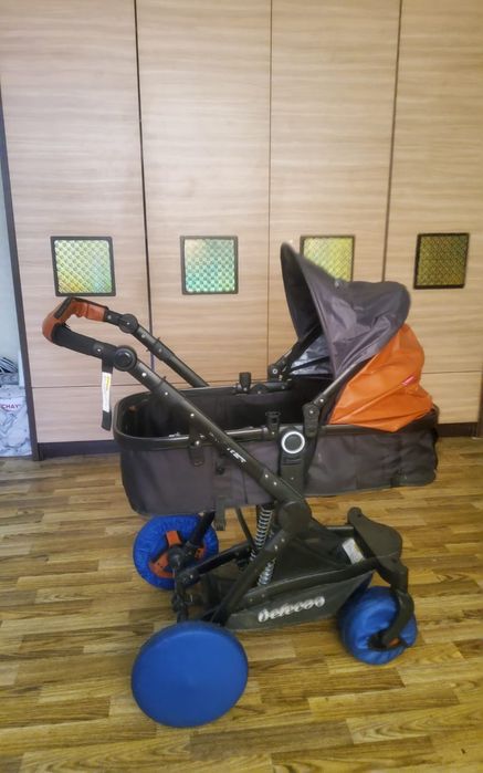 Продам детскую коляску с автокреслом