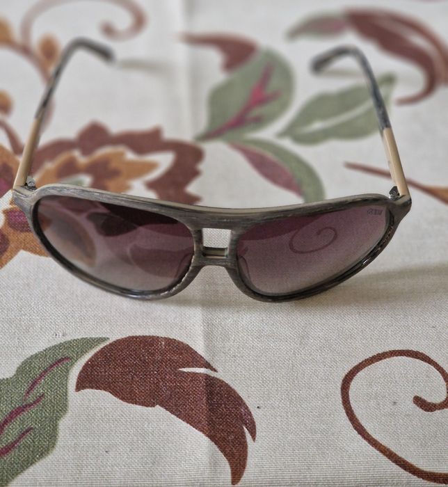 Продавам слънчеви очила Guess